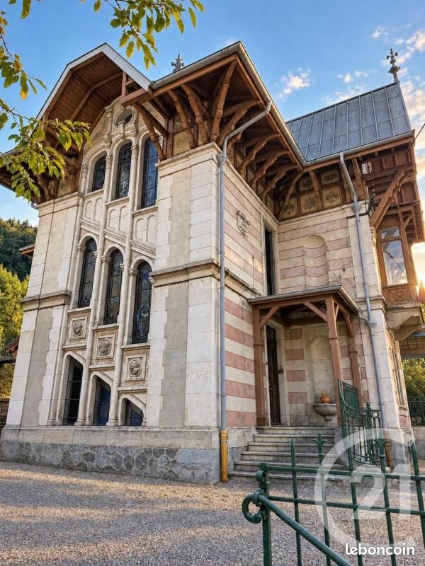 Maison 10 pièces 362 m² · à Hauts de Bienne · 362 m² · 430 000 €