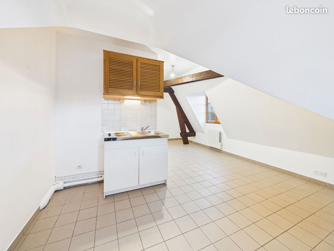 Appartement 1 pièce 18 m² · à Nogent-le-Roi · 18 m² · 305 €