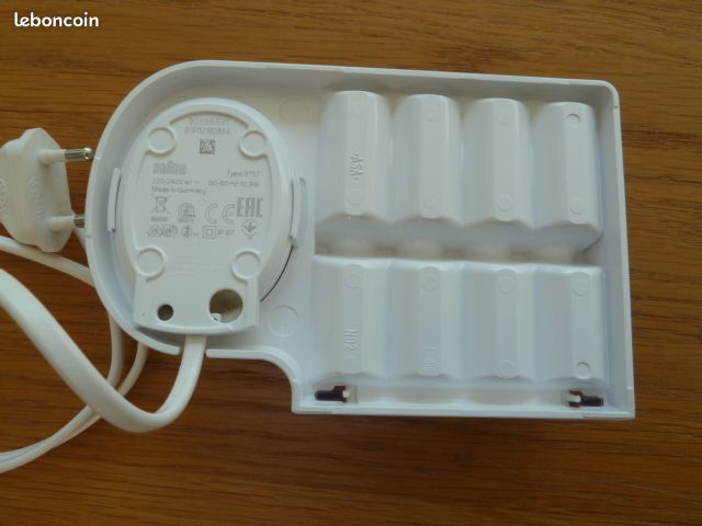 Fichier 3D gratuit Support pour chargeur de prise de courant Oral B