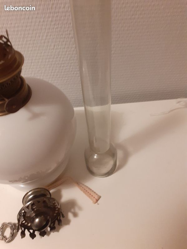 Lampe à petrole ancienne (image 4)