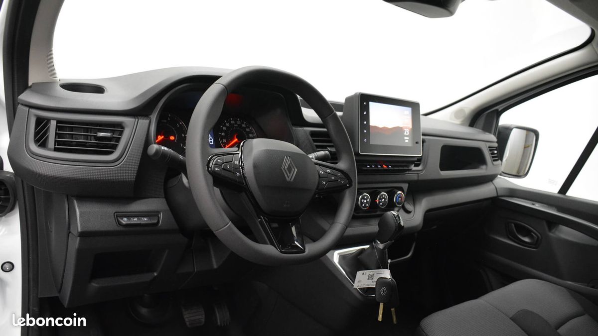 Renault Trafic Van L2H1 Advance 3T Blue dCi 150 Auto - Leasing (image 4)