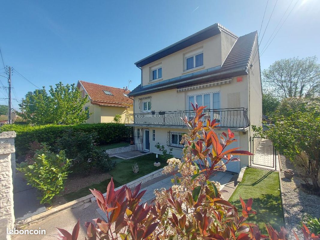 Maison 8 pièces 190 m² · à Chelles · 190 m² · 445 000 €