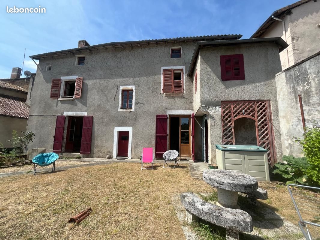 Maison 5 pièces 285 m² · à Rochechouart · 285 m² · 234 500 €