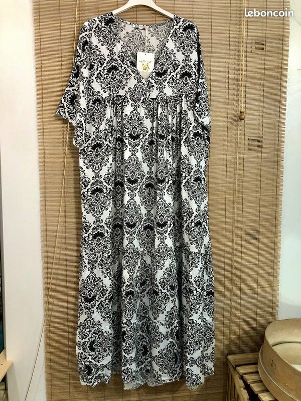 Robe longue petites manches arabesques noire (image 1)