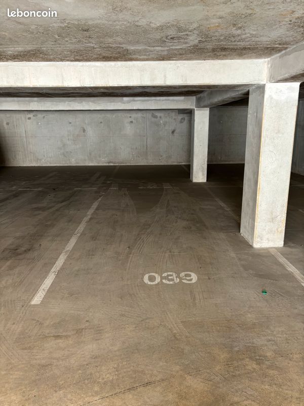 Parking Betheny 25m2 loué · à Bétheny · 14 500 €