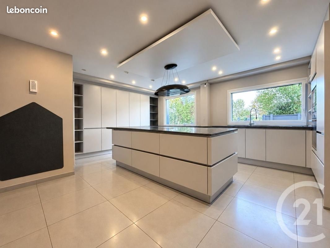 Maison 8 pièces 235 m² · à Leffrinckoucke · 235 m² · 871 500 €