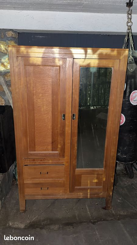 Armoire bois massif avec verrous (image 1)