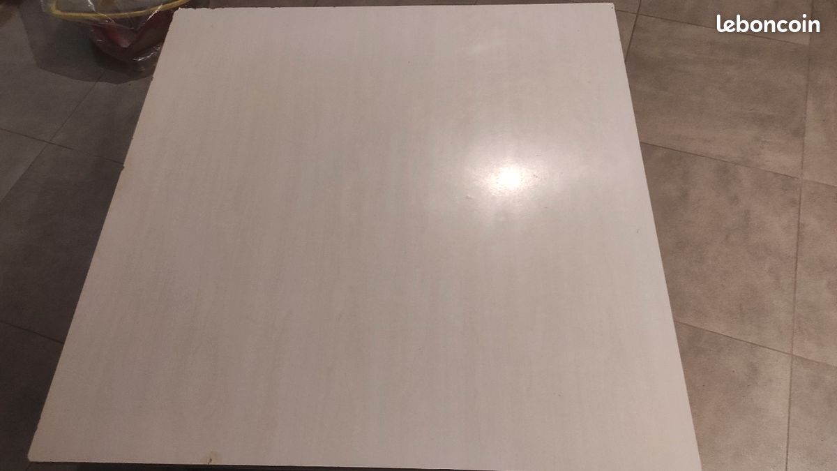 Table basse carrée (image 2)