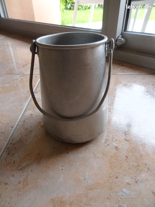 Pot en fer blanc (image 1)