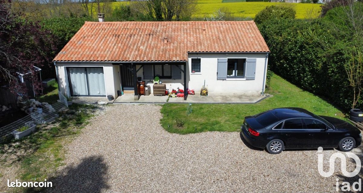 Propriété 6 pièces 100 m² - Chadurie 16250 (image principale 2)