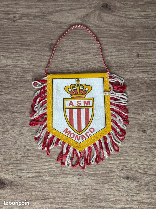 AS MONACO fanion vintage années 90. En l'état