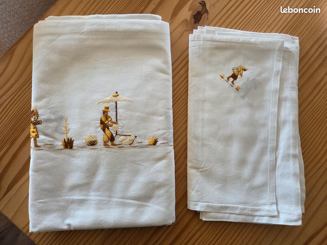 Napperon Artisanal De Madagascar - 40x80 Cm, Tissu Beige Foncé, Neuf Fait Main