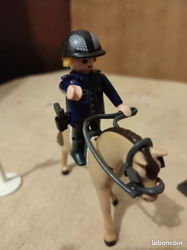 26 / Playmobil 9260 – Policier avec cheval (image 9)