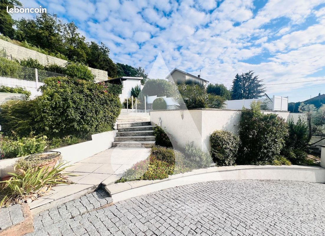 Maison 7 pièces 192 m² · à Neyron · 192 m² · 565 000 €