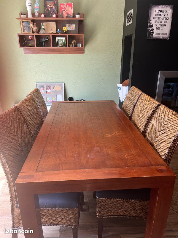 Table en bois avec 6 chaises (image 2)