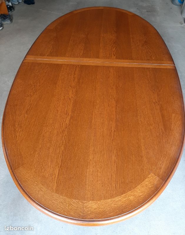 Table ovale de salle à manger en bois (image 1)