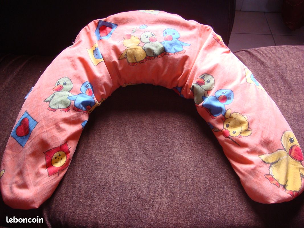 COUSSIN DE MATERNITE et/ou D'ALLAITEMENT TBE 15 e (image 1)