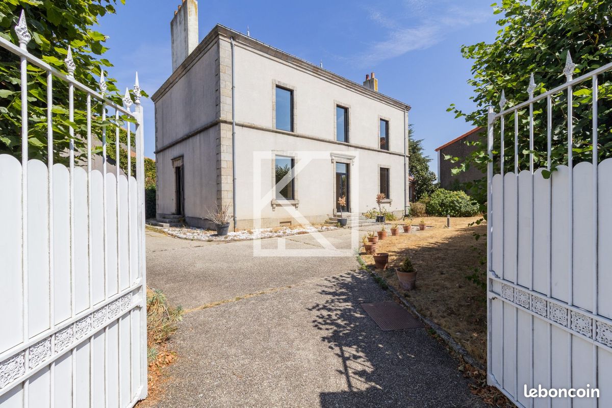 Maison 10 pièces 270 m² · à Sèvremoine · 270 m² · 399 000 €