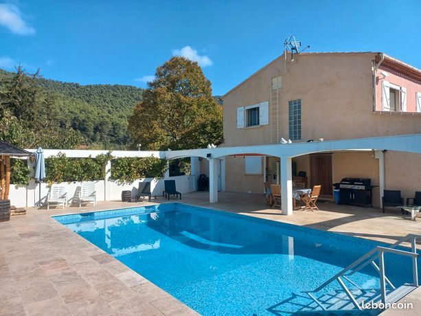 Villa 8 pièces 216 m²