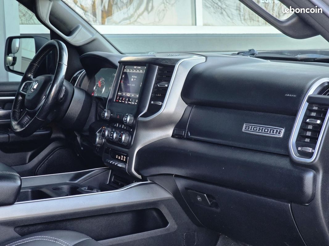 Dodge RAM 1500 Big Horn V8 5.7 HEMI 401 ch – 4x4 – Pack Night – CarPlay (image 20)