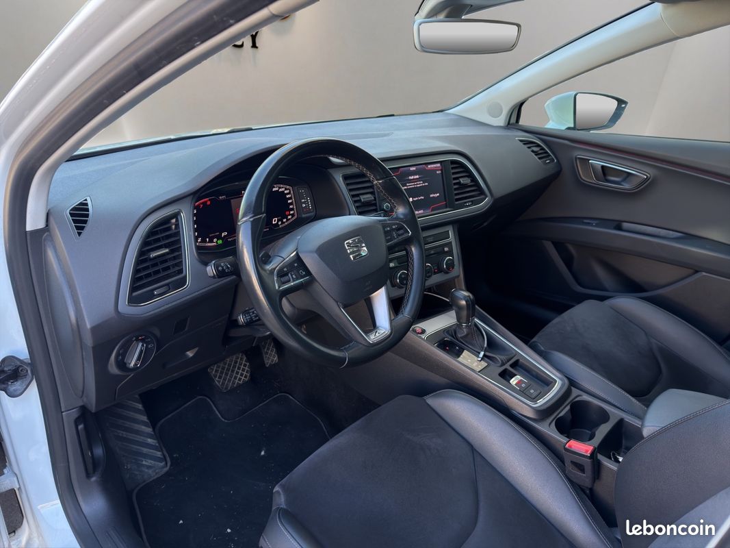 SEAT Leon 1.5 TSi 150CH XCELLENCE DSG / TOIT OUVRANT / CARPLAY / VIRTUAL COCKPIT / CAMERA / GARANTIE 6 MOIS (image 25)