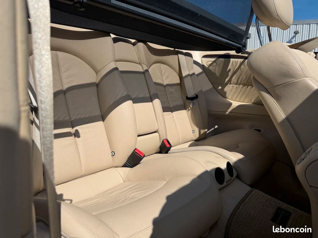 Mercedes-Benz CLASSE CLK CLK 350 (209.456) (209) Cabriolet 350 3.5 i V6 24V 272 cv Boîte auto /TRAITEMENT CERAMIQUE COMPLET/ENTRETIENS COMPELT/CAMERA DE RECUL/SIEGES ELECTRIQUES/ (image 12)