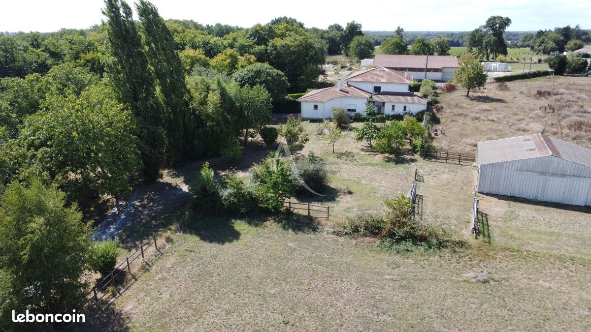 Maison 12 pièces 312 m² · à Cravans · 312 m² · 418 000 €