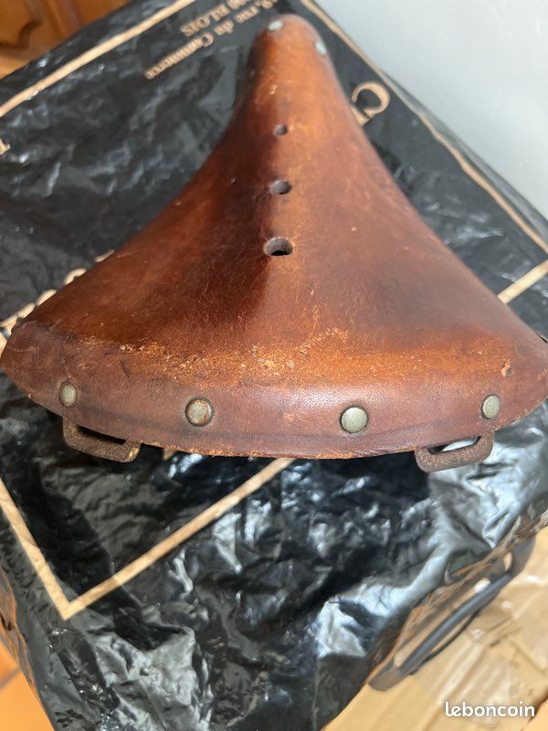 Selle Cuir Moto Retro d'occasion | Plus que 2 à -65