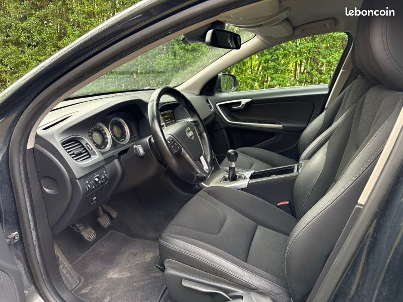 Volvo V60 T3 150CH MOMENTUM - 76.000KM * 1ERE MAIN * GARANTIE (image 11)