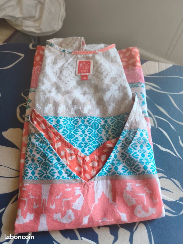 T shirt (image 1)