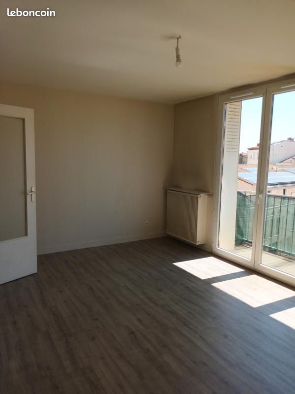 Appartement 3 pièces 64 m² · à Saint-Chamond · 64 m² · 530 €