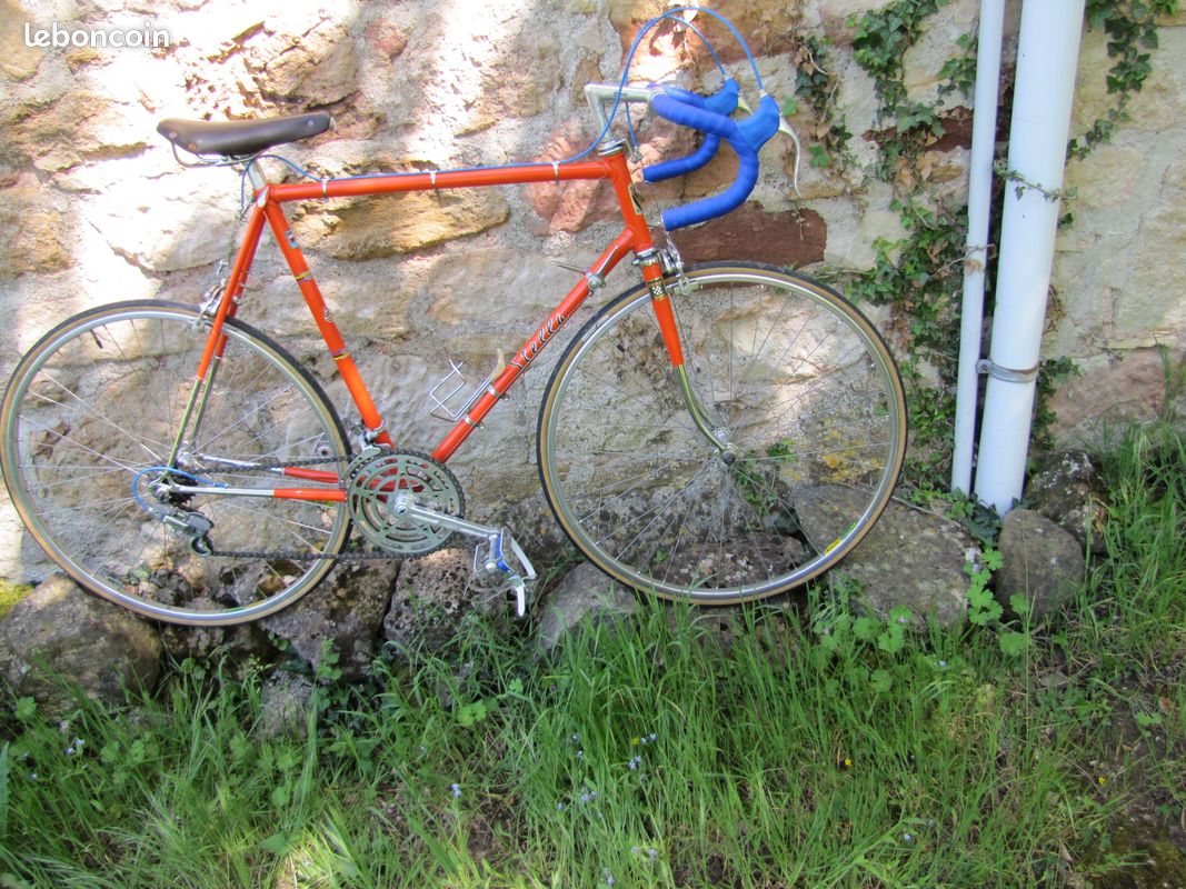 Superbe vélo de course ancien Stella, la classe Vélos