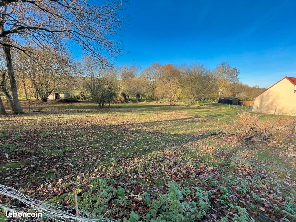 Terrain 1200 m² · à Fontaine-en-Bray · 28 000 €