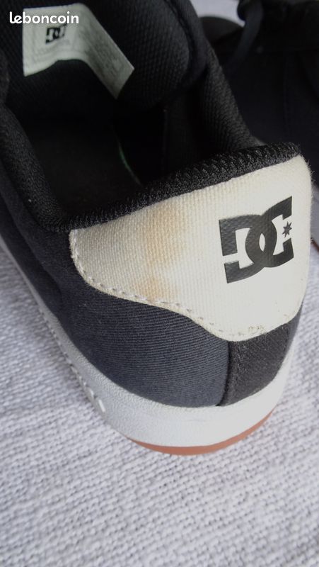 Chaussures De Skate DC Shoes Striker Toile Noire Taille 44,5 - Très Bon état