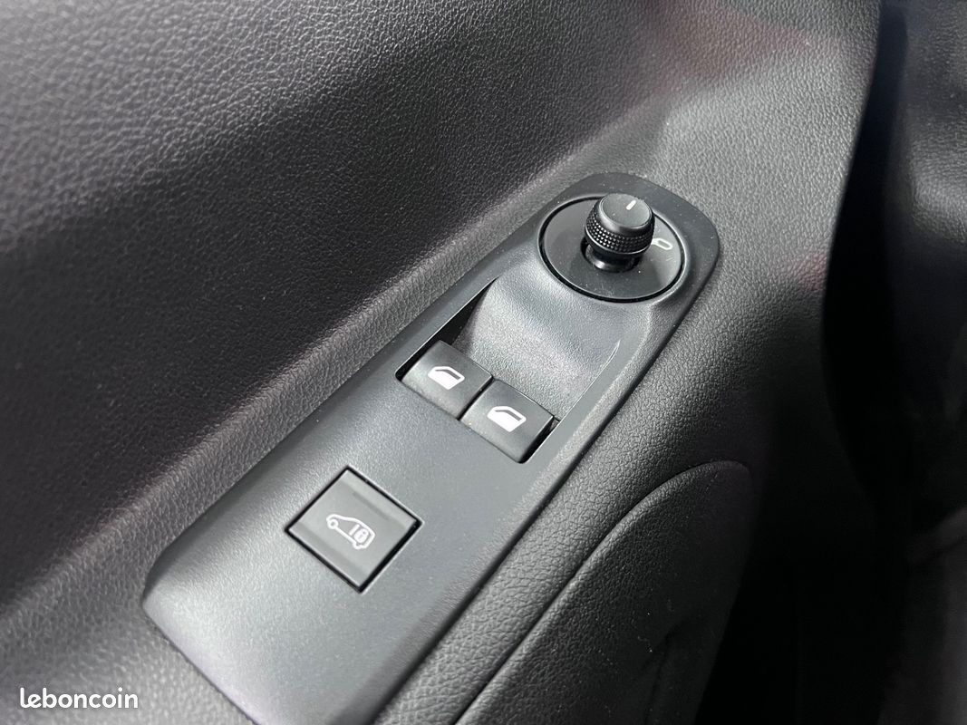 Peugeot Partner Premium L1 1.5 BlueHDI 130cv/3 Places/CarPlay/Radar AR/Régulateur De Vitesse (image 21)