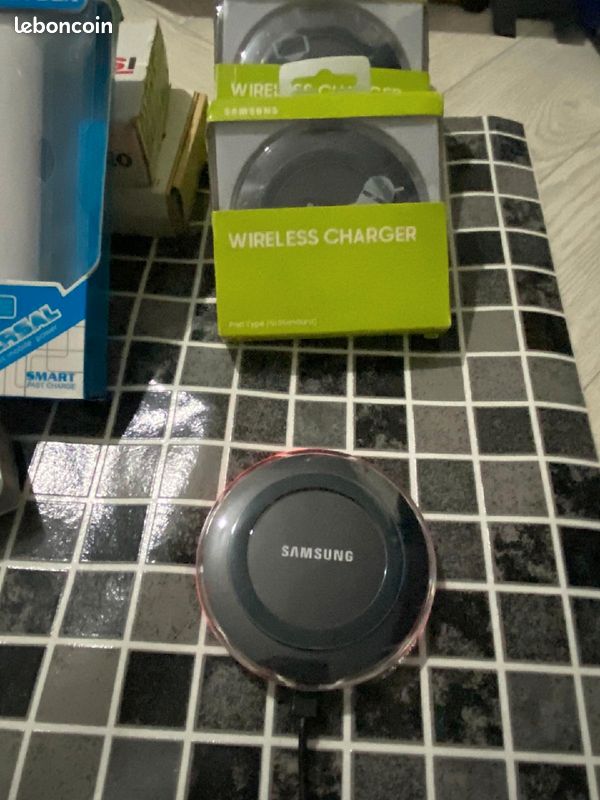 Power bank et tout les chargeur et écouteurs Samsung et iPhone à ddes mailleur prixx (image 2)