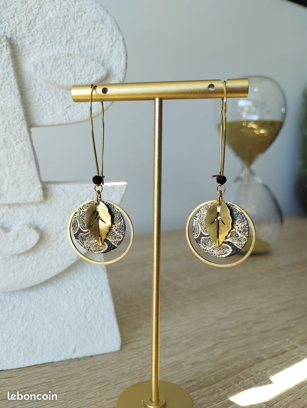 Boucles d'oreilles pendantes fantaisies (image 1)