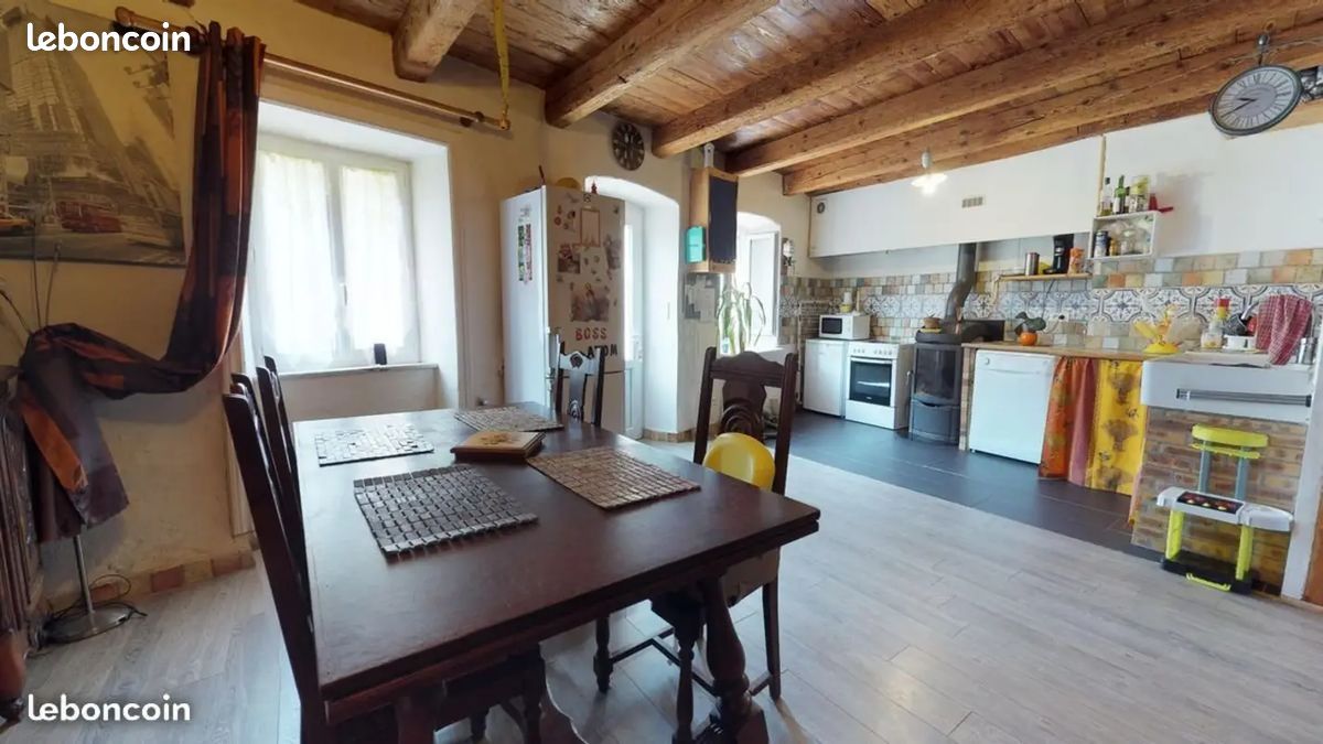 Maison 5 pièces 100 m² · à Mazeyrat-d'Allier · 100 m² · 650 €