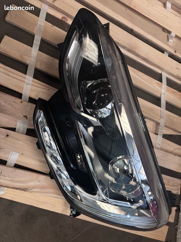 Phare Renault Mégane 4 (image 1)
