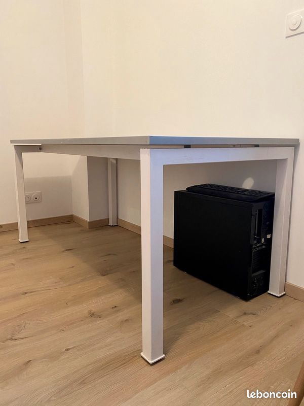 Bureau / Table (image 2)