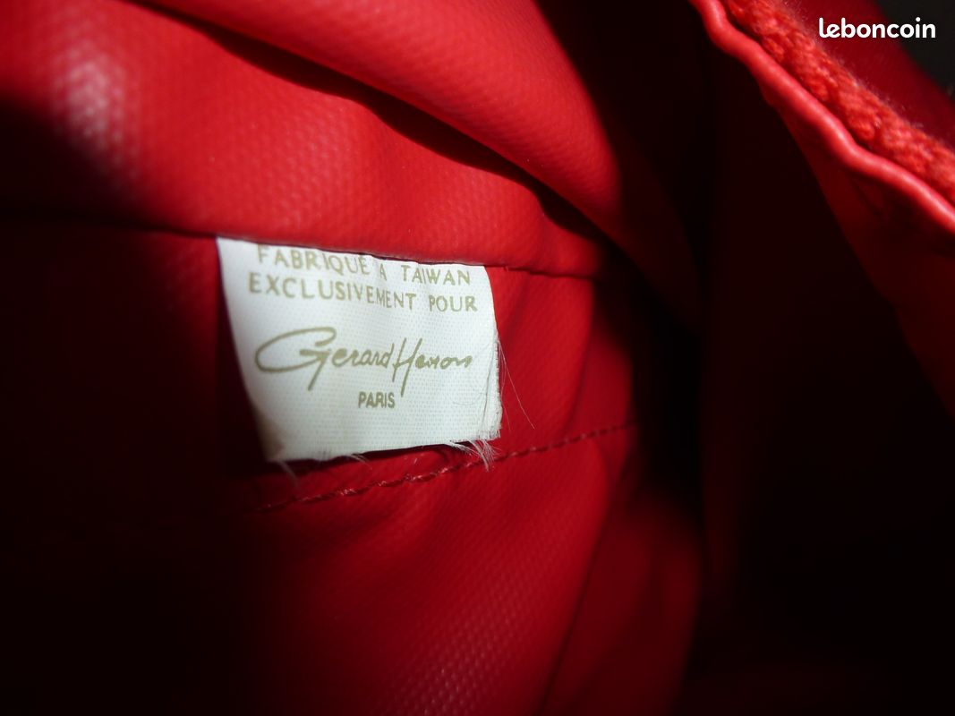 Sac bandoulière explorateur rouge servi une seule fois (image 4)