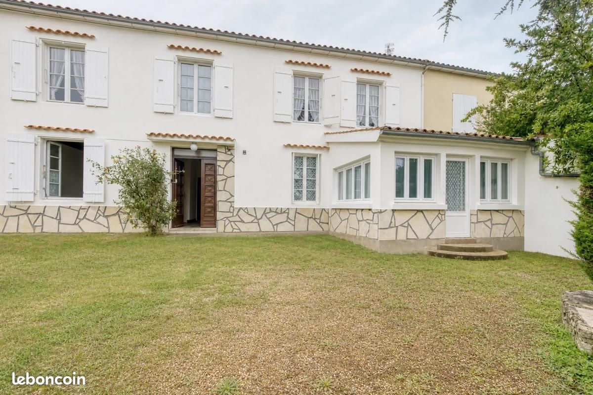 Maison 5 pièces 119 m² · à Genouillé · 119 m² · 192 000 €