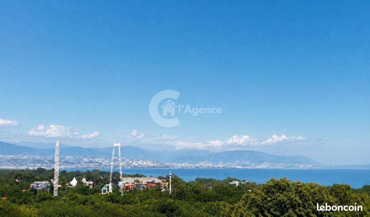 Appartement 3 pièces 66 m² · à Antibes · 66 m² · 240 000 €