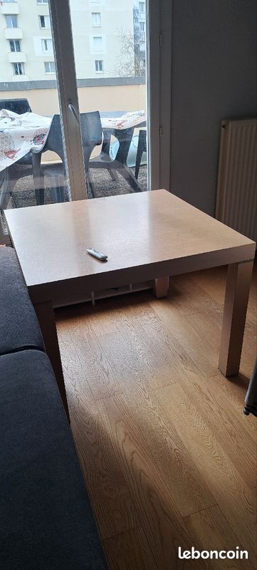 Table a manger en bois 1mx1m (image 1)