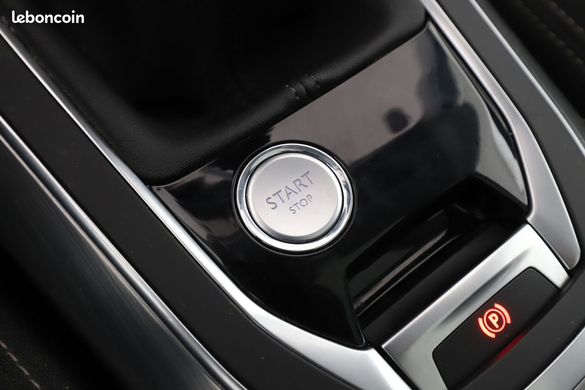 Peugeot 308 1.2 PureTech Allure 130 ch (image 24)