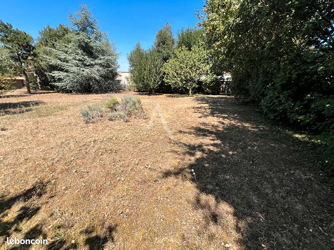Terrain 555 m² · à Longeville-sur-Mer · 555 m² · 92 800 €