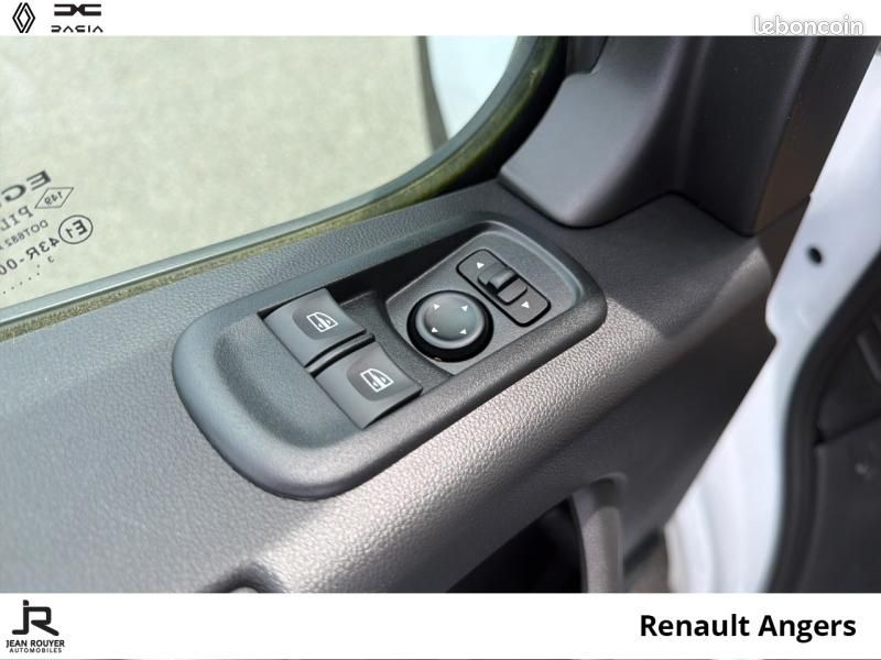 Renault Master CCb RJ3500 L2 2.3 Blue dCi PAF AR court 130ch Confort 29570 HT (image 8)