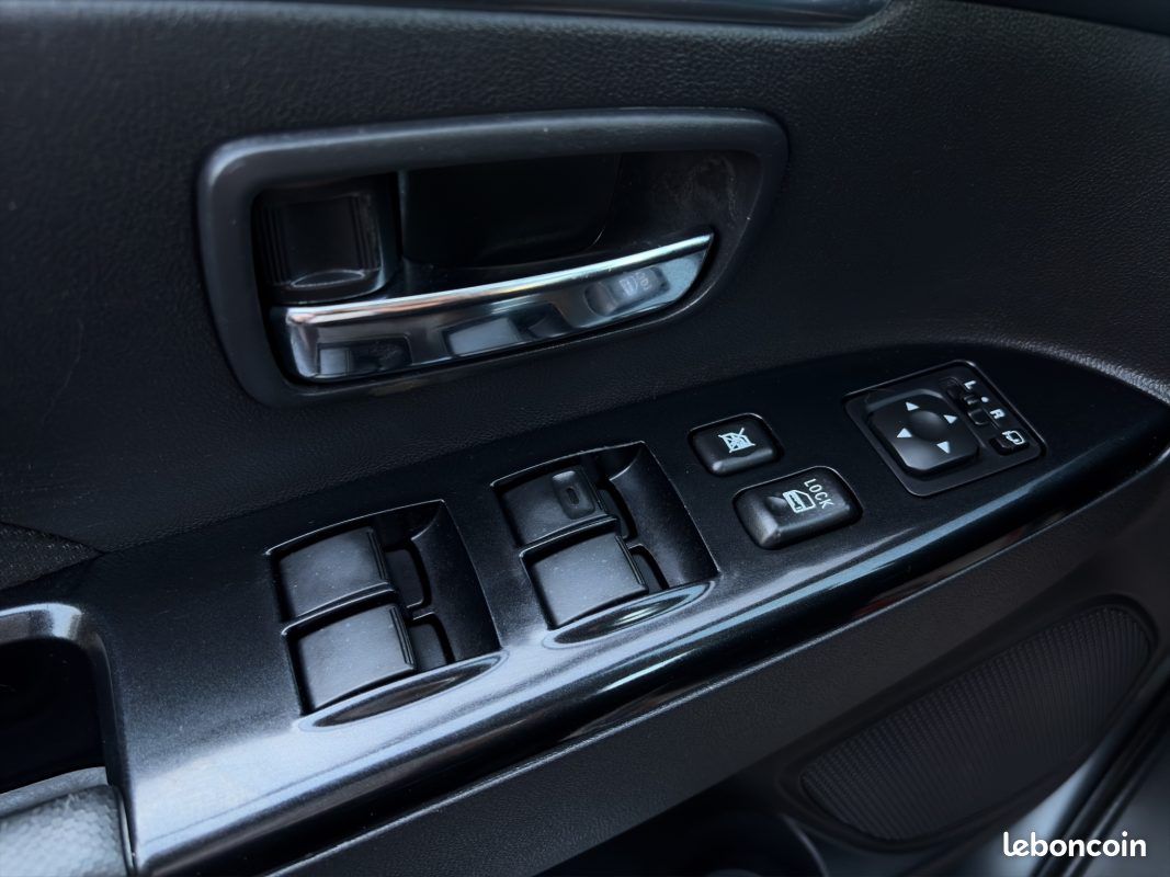 PEUGEOT 4008 1.6 HDi 114 cv Style 4x4 (image 18)
