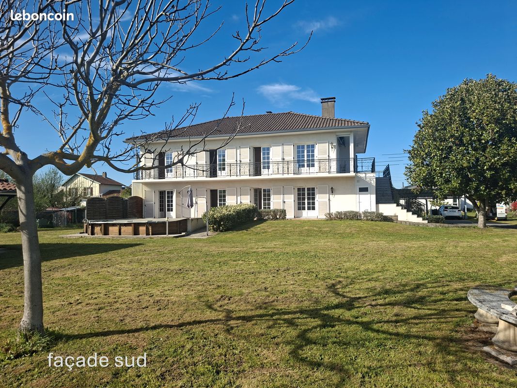 Maison 8 pièces 260 m² · à Juillan · 260 m² · 319 000 €