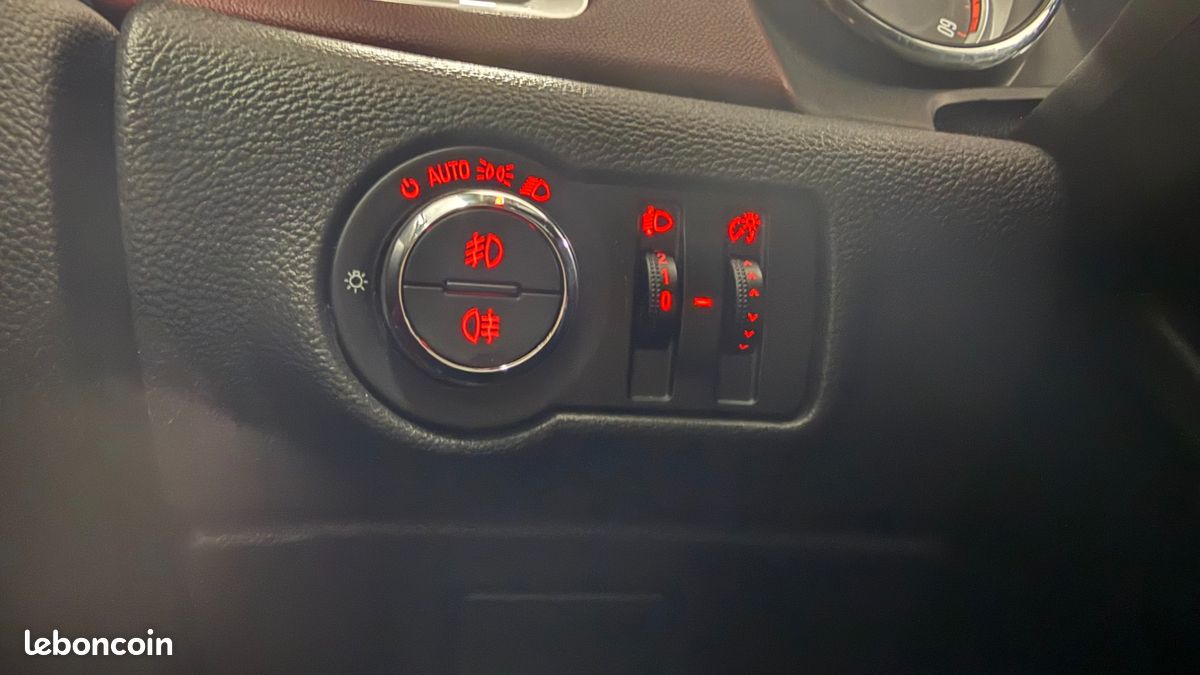 OPEL ASTRA GTC 1.7 CDTI 130ch FAP START/STOP SPORT (image 30)